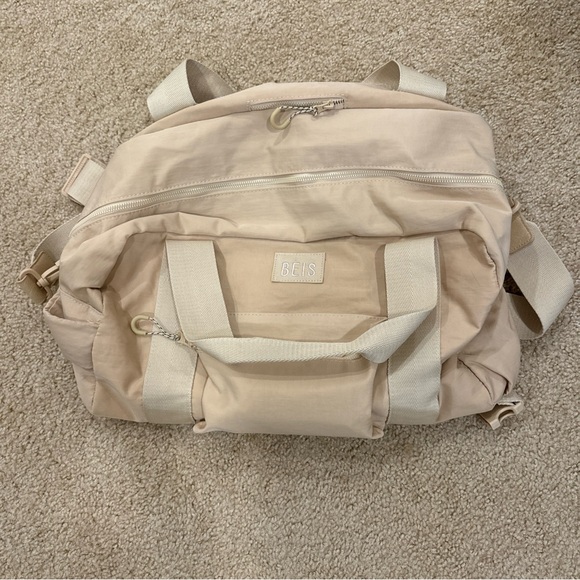 Beis The Sport Duffle in Beige. Converts to Backpack! - Picture 4 of 8